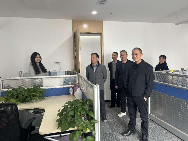 朱杰斌、程三平、汤曙光 亲切看望慰问公司党员干部职工｜向各级领导、股东单位领导、广大消费者和公司广大党员干部职工恭贺新年